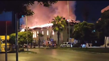 Mersin’de Tarihi Halk Kütüphanesi Alevlere Teslim Oldu!