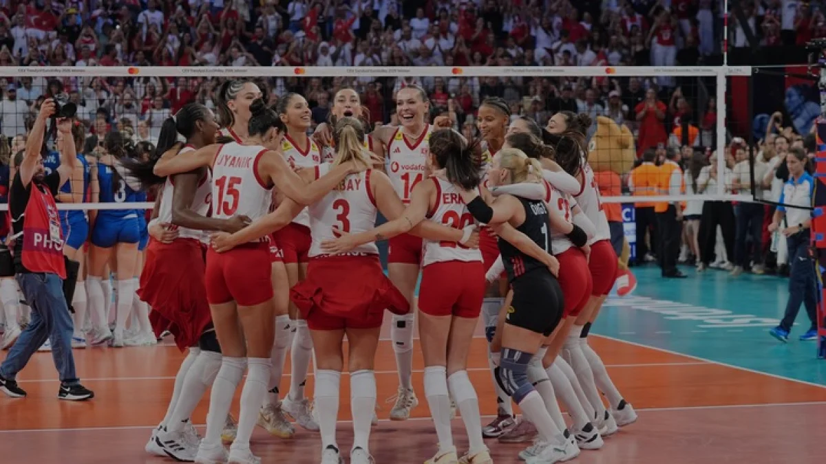 A Milli Kadın Voleybol Takımı Sırbistan'ı Geçerek Finale Yükseldi