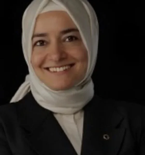 Fatma Betül Sayan Kaya tüm görevlerinden istifa etti