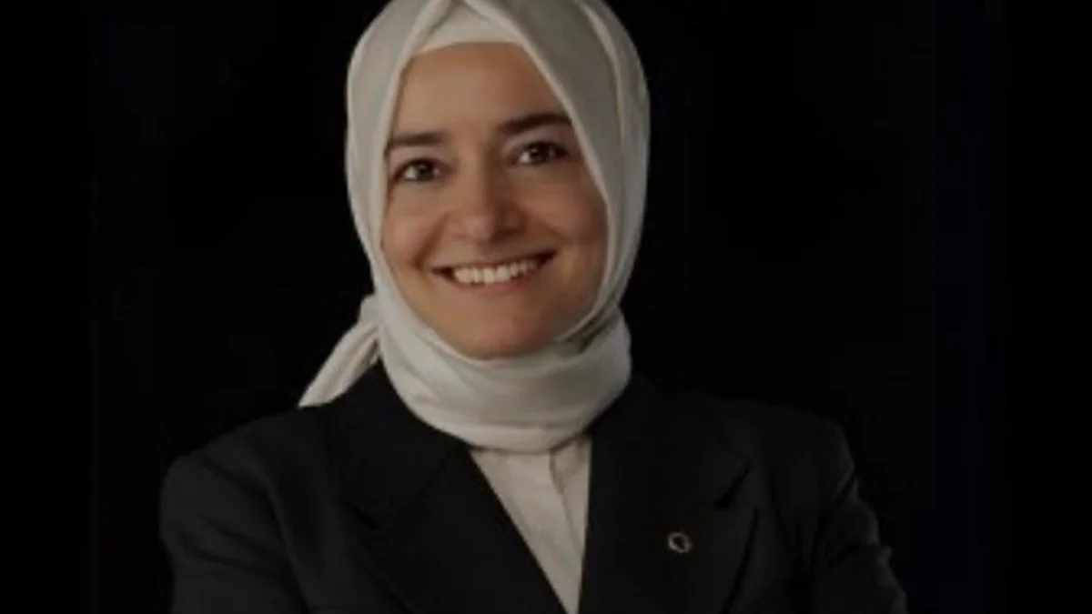 Fatma Betül Sayan Kaya tüm görevlerinden istifa etti