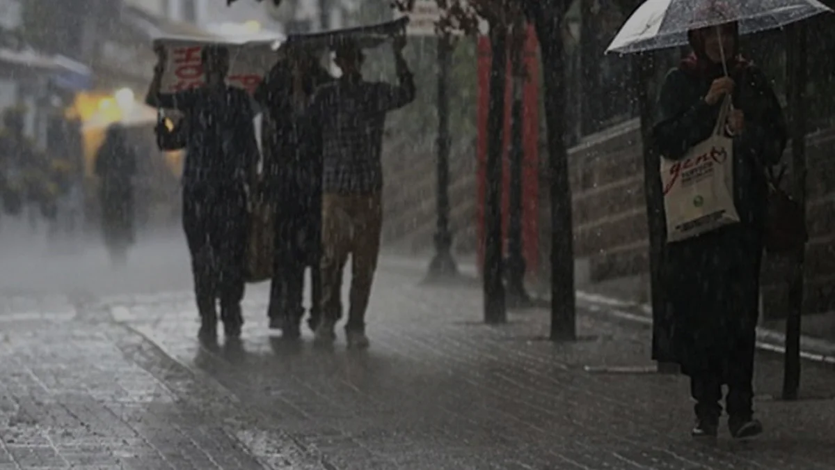 İstanbul ve Ankara için Meteoroloji'den Sağanak Yağış Uyarısı