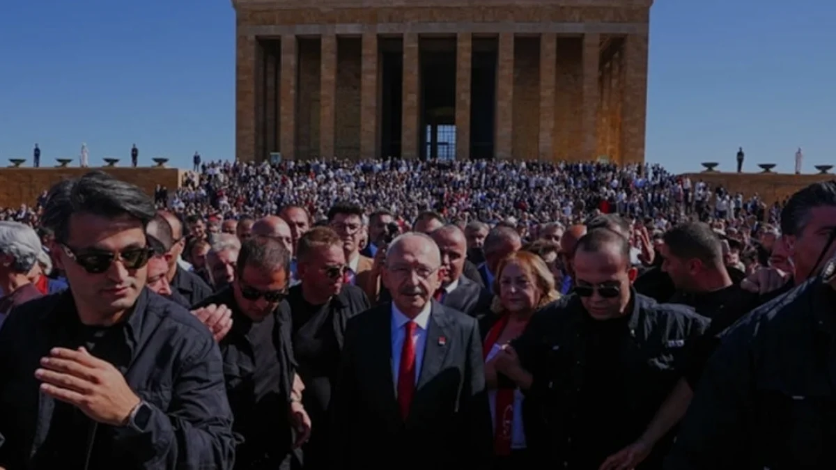 Kemal Kılıçdaroğlu ve CHP heyeti 103’üncü yıl için Anıtkabir’de