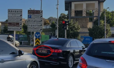 Konya Valisi İbrahim Akın makam aracıyla kırmızı ışıkta bekledi