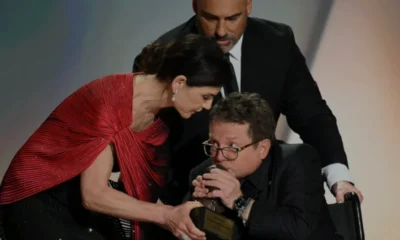 Michael J Fox Emmy Ödül Töreninde Ayakta Alkışlandı