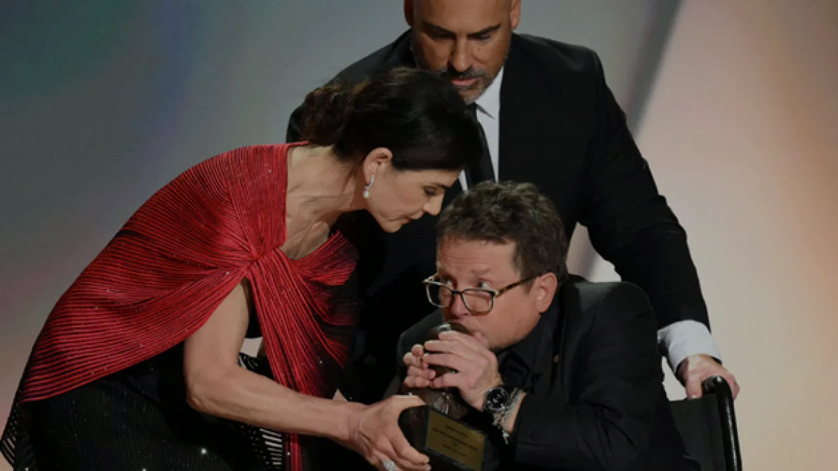 Michael J Fox Emmy Ödül Töreninde Ayakta Alkışlandı