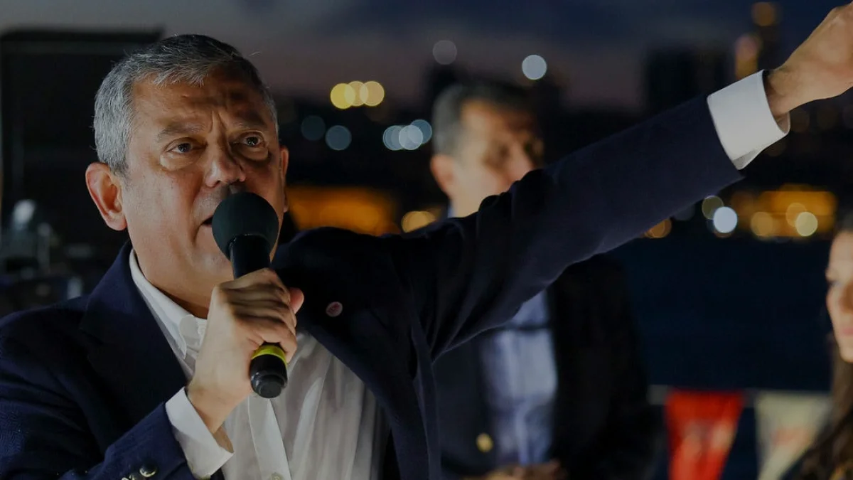 Özgür Özel Üsküdar mitinginde safları belirledi