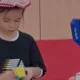 Altı yaşındaki Lian Rubik Küpü rekorunu kırdı