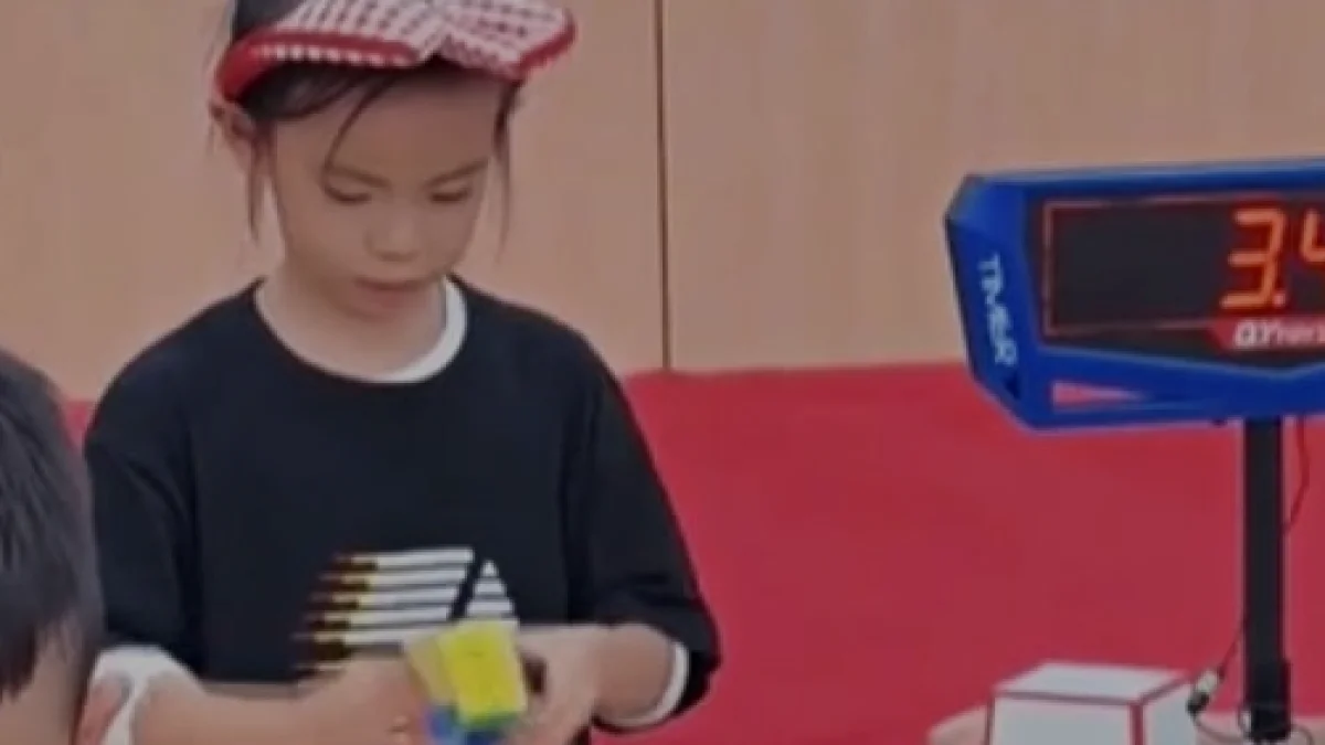 Altı yaşındaki Lian Rubik Küpü rekorunu kırdı