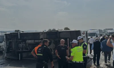 Antalya Isparta kara yolunda yolcu midibüsü devrildi