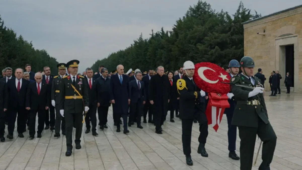 Cumhurbaşkanı Erdoğan ve Devlet Erkanı Anıtkabir'de Tören Düzenledi
