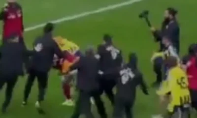 Galatasaray Fenerbahçe derbisi sonrası saha karıştı