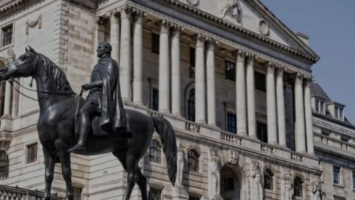 İngiltere Merkez Bankası küresel ekonomik risklerin arttığını duyurdu