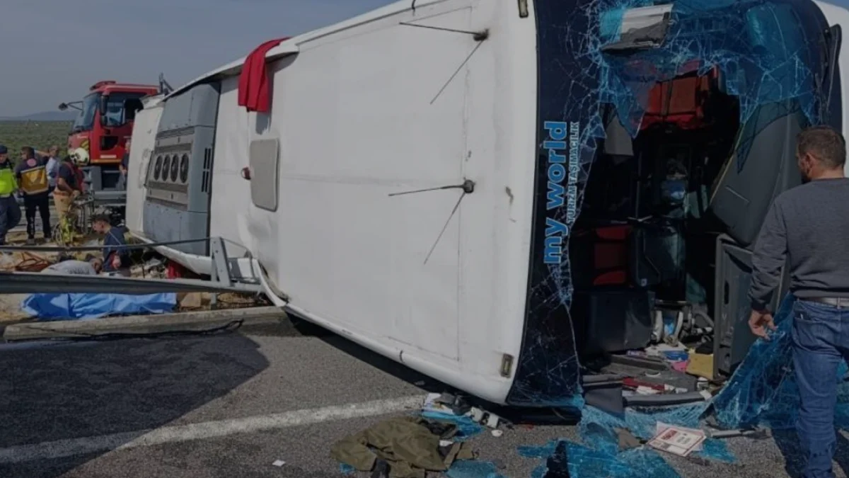 İstanbul İzmir Otoyolunda Feci Kaza 11 Kişi Hayatını Kaybetti