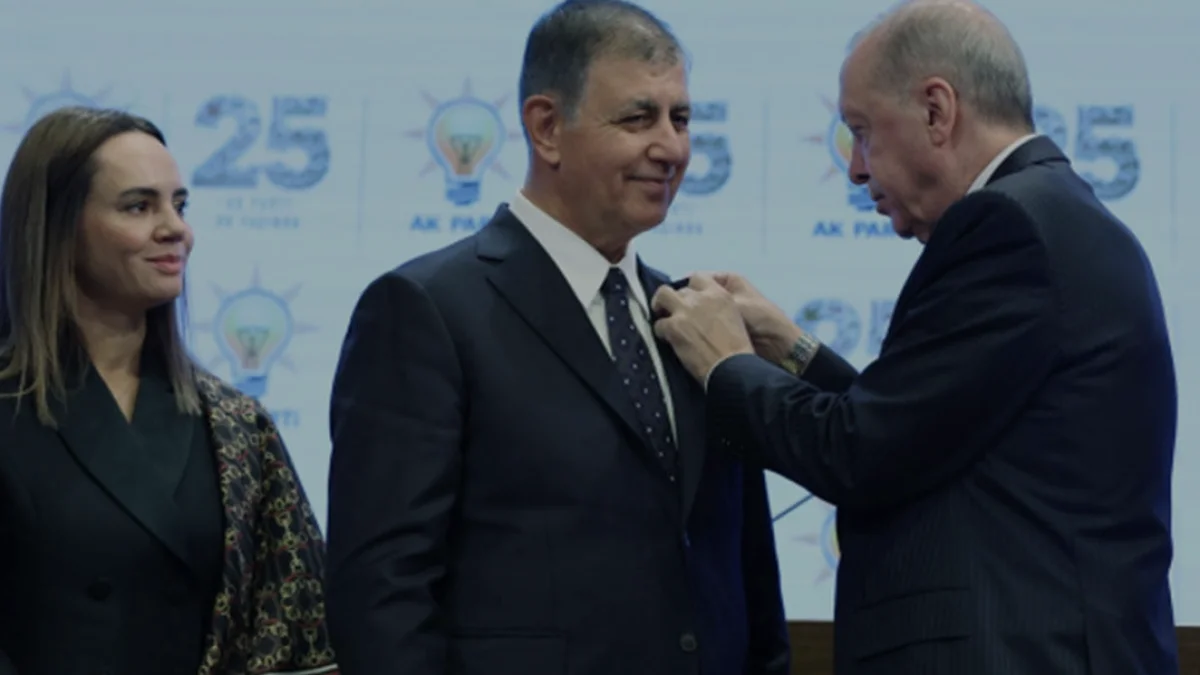 İzmir Büyükşehir Belediye Başkanı Cemil Tugay AK Partiye katıldı