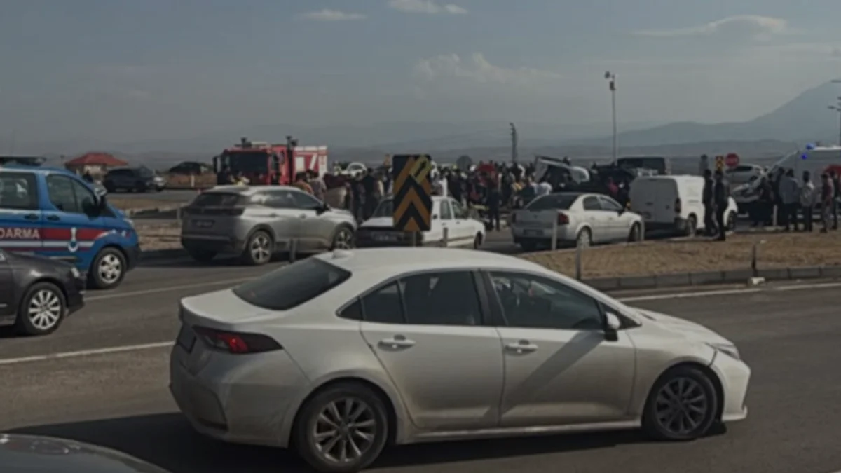 Kahramanmaraşta MHP konvoyunda kaza bir kişi hayatını kaybetti