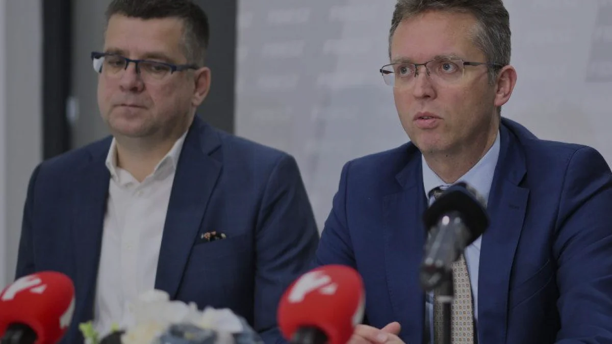 Macaristan eski bakanları Balázs Hankó ve Miklós Seszták gözaltında