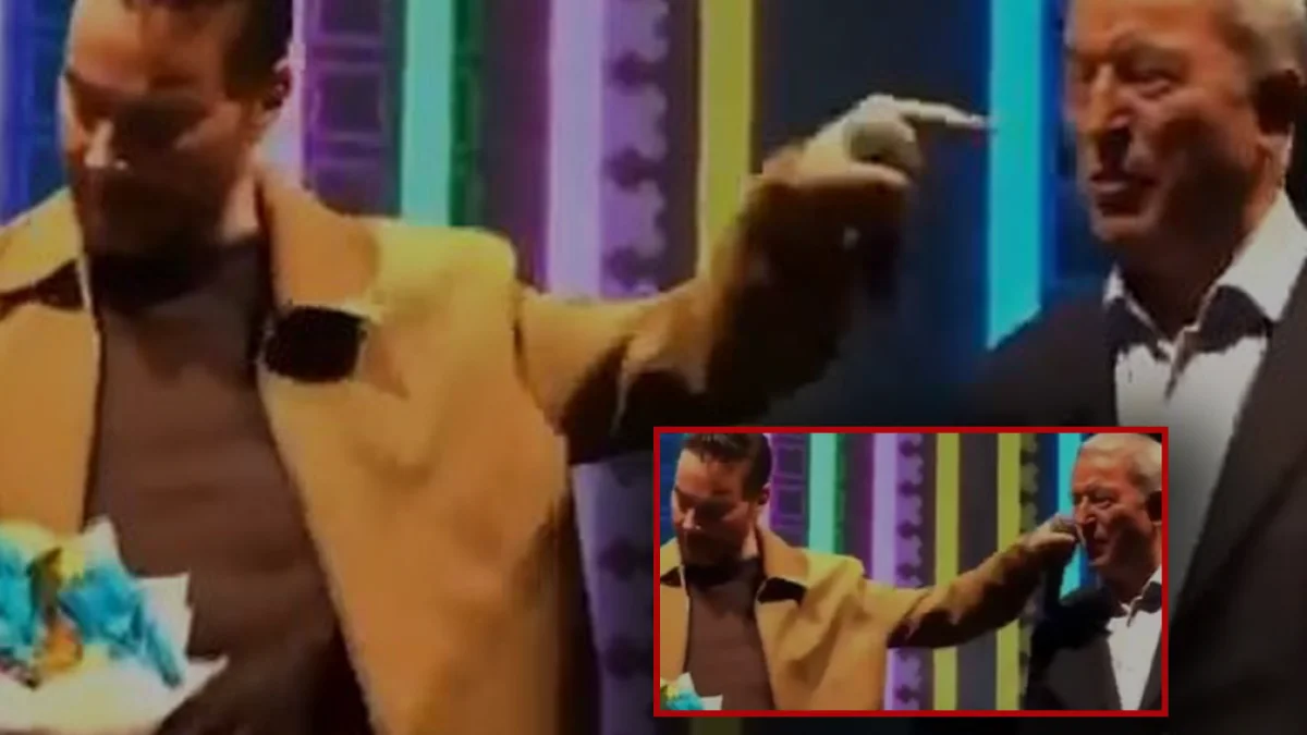 Sinan Akçıl konser sırasında Hulusi Akar ile talihsiz bir an yaşadı