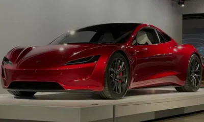 Tesla Roadster uçuş gösterisi şiddetli fırtına nedeniyle ertelendi