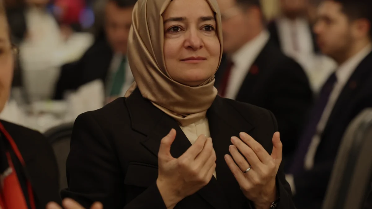 Yeni Parti'den Fatma Betül Sayan Kaya hakkında borsa iddiası